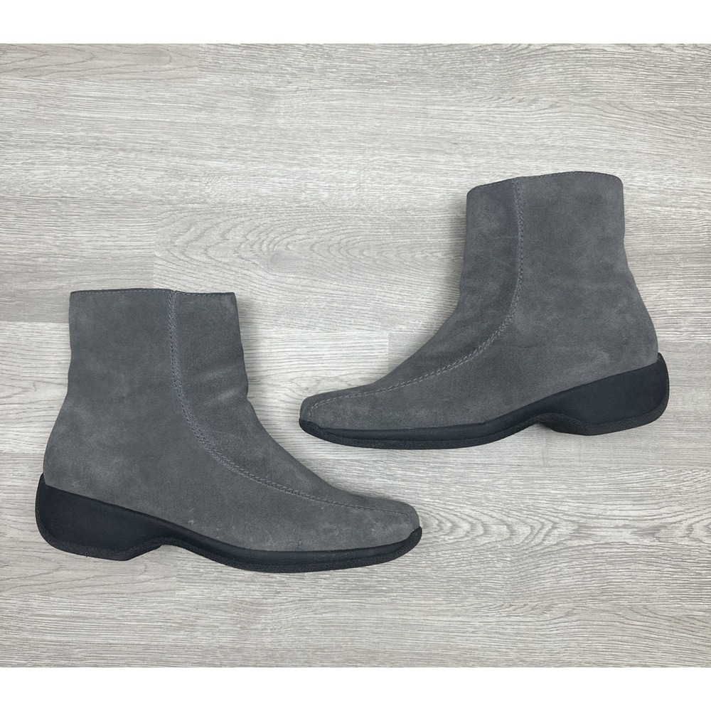 Clarks Ankle Boots Womens 9M Ashlyn Gray Suede Zip Booties Very‎ Nice